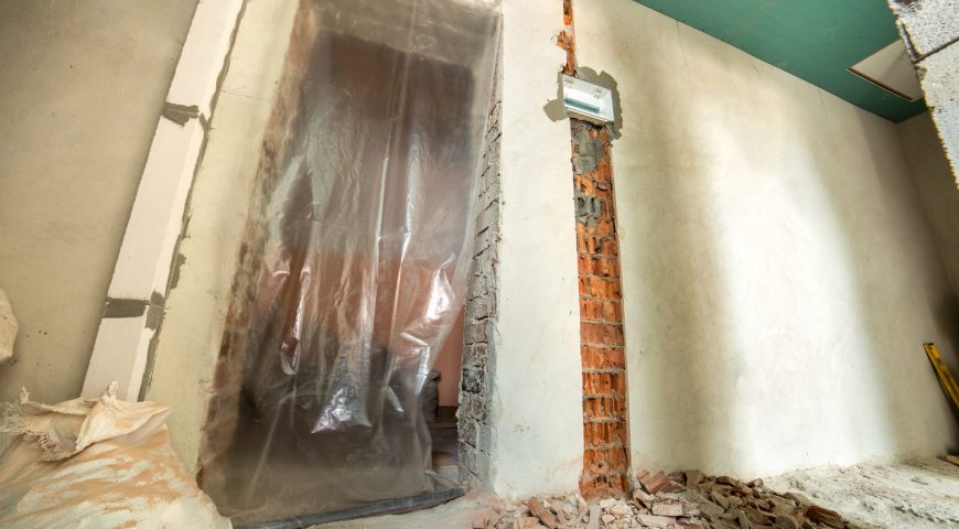 Ouverture de mur porteur dans une maison ancienne : précautions spécifiques